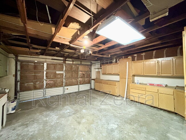 Building Photo - 2144 Herman St