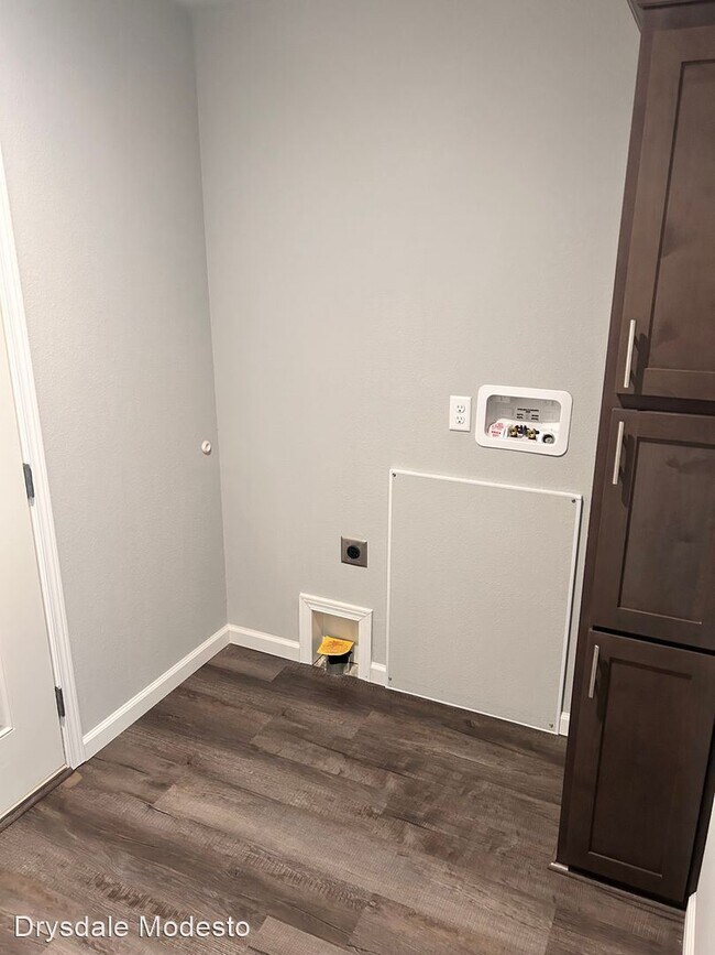 Building Photo - 2 br, 1.5 bath House - 3623 Toomes Rd.