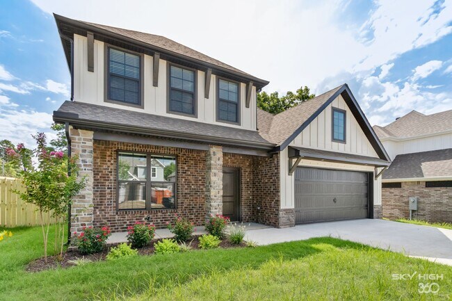 Building Photo - 2196 N Woodlark Ln