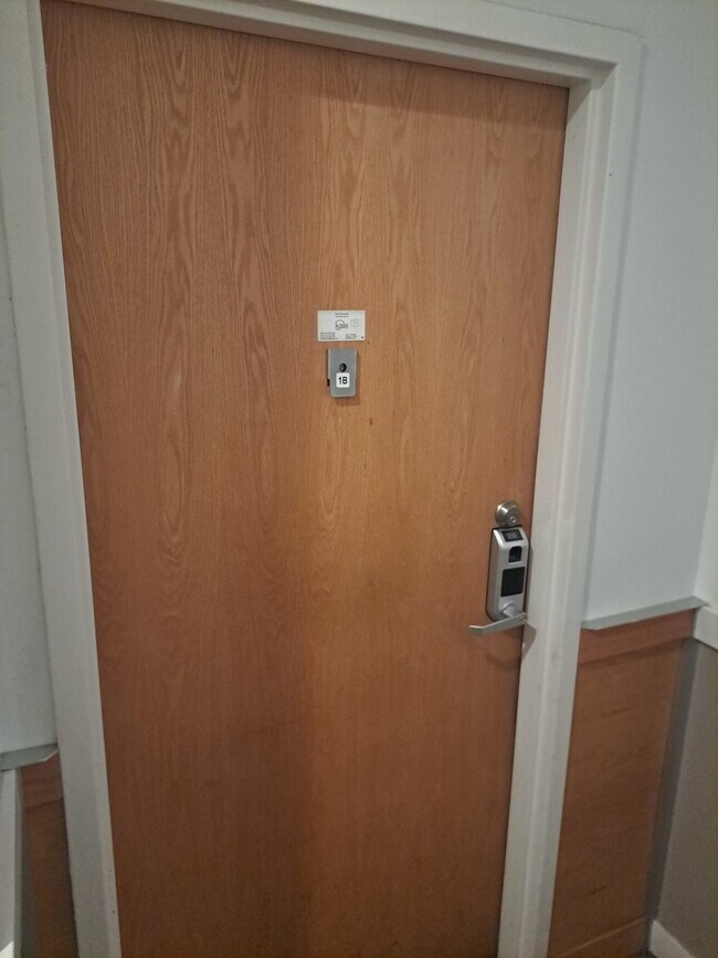 Building Photo - 915 S Oak Park Ave