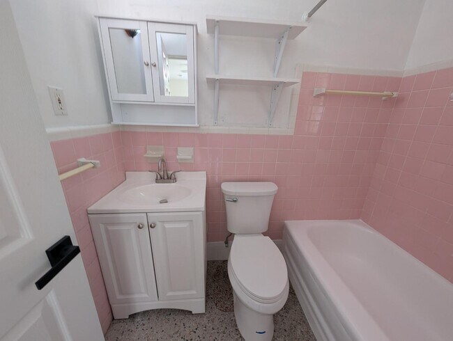 Building Photo - 124 146th Ave E