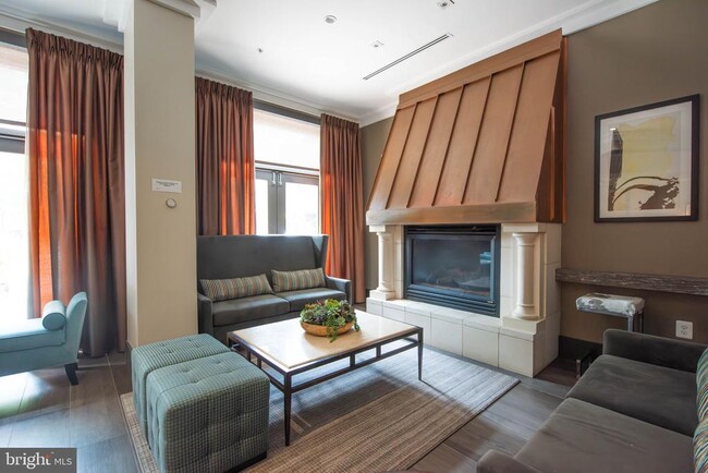 Building Photo - 3101 N Hampton Dr