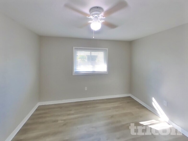 Building Photo - 4720 Palm Aire Cir