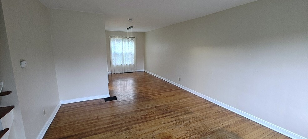 Living space - 602 Northridge Rd