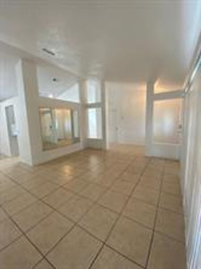 Building Photo - 1551 Ortega Ave
