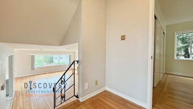 Building Photo - 4 Bedroom Mid-Century Oakmore Home With Views of Bay