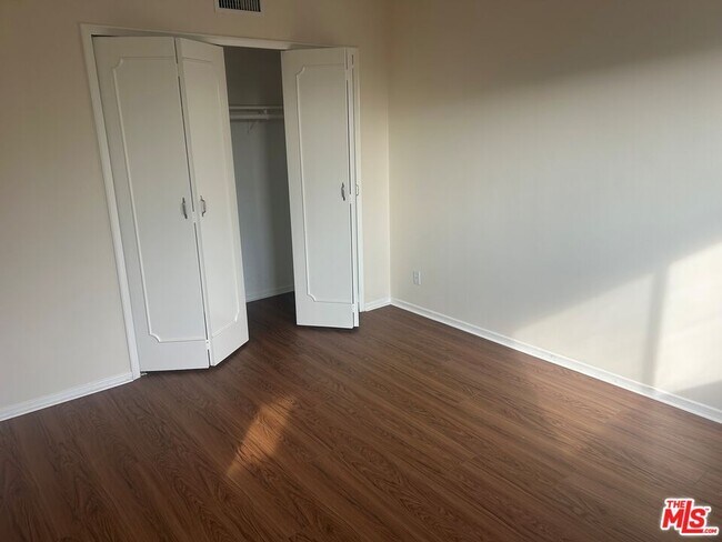 Building Photo - 1440 Reeves St