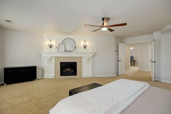 Building Photo - Gorgeous home within the prestigious priva...