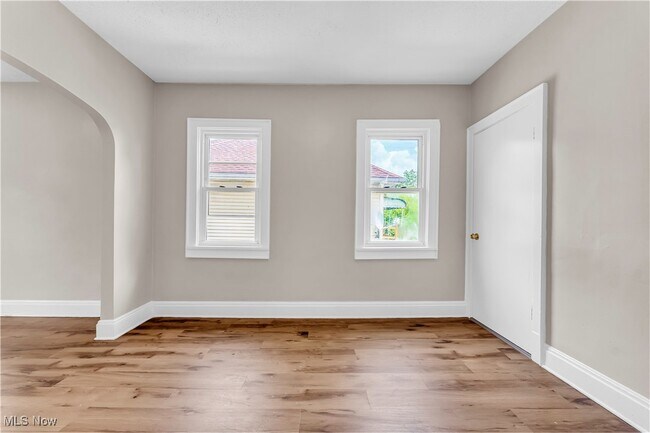 Building Photo - 2303 Montclair Ave