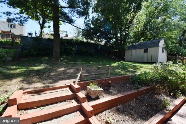 Building Photo - 1507 Oakview Dr
