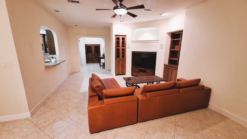 Building Photo - 130 Squires Dr