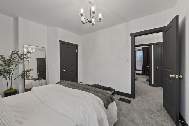 Building Photo - 286 Taylor Ave