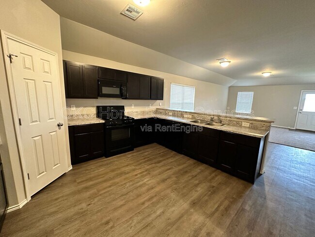 Building Photo - 9913 Rattlesnake Ln