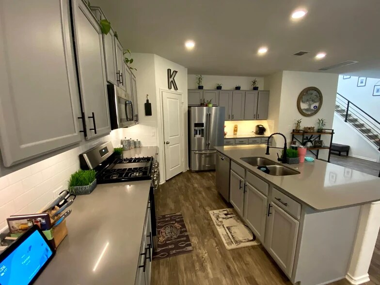 Building Photo - 10406 Bramble Berry Dr