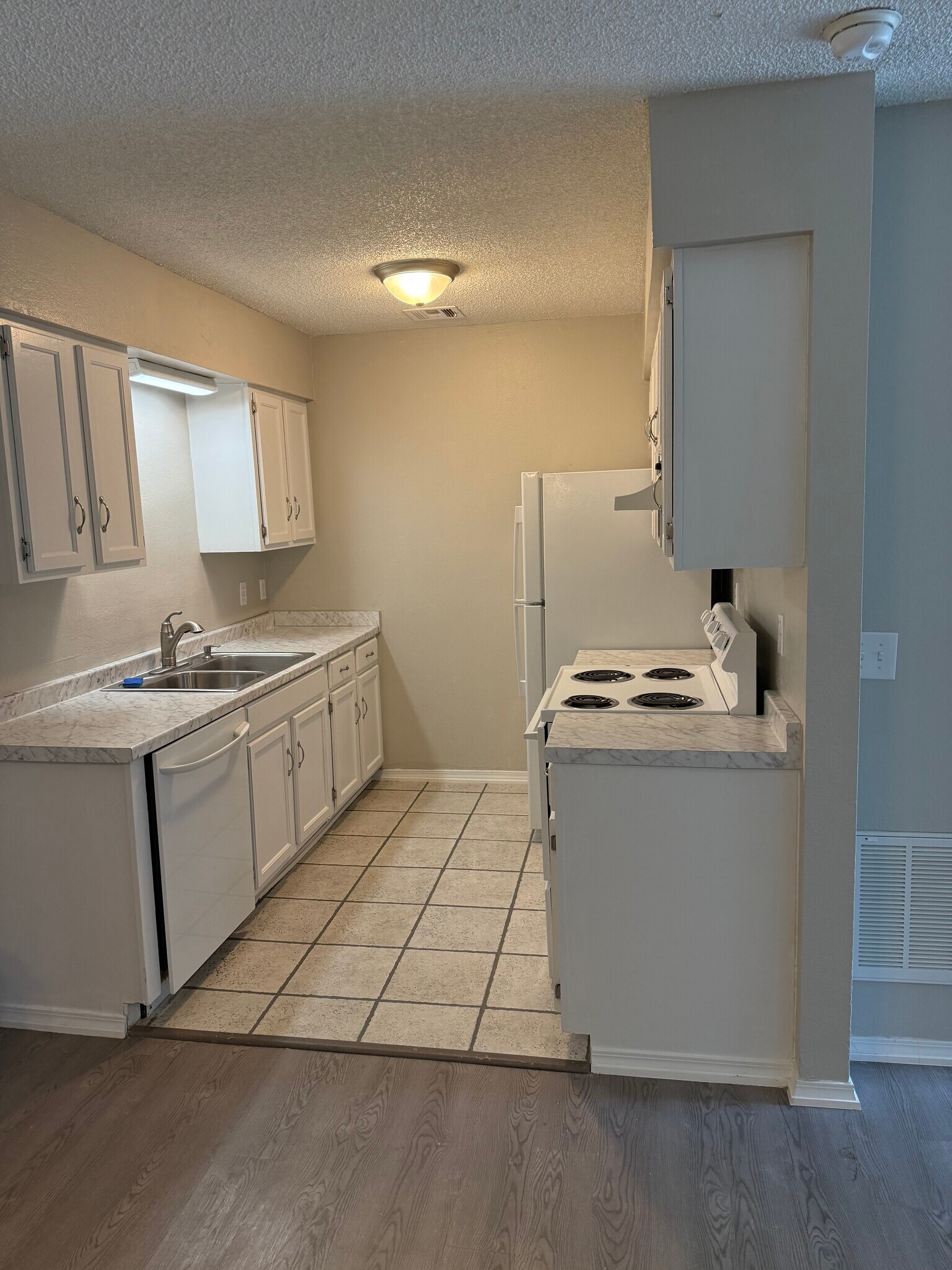 The kitchen. - 1621 Chestnut St