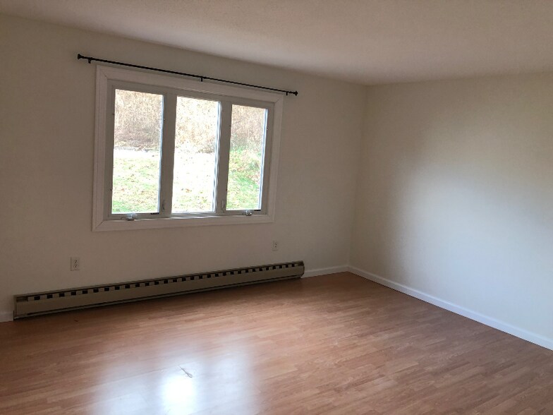 Building Photo - 85 Old Town Rd