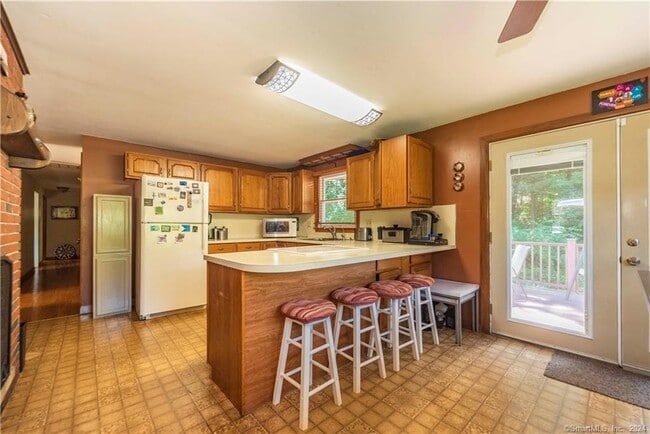 Building Photo - 70 Ivy Rd