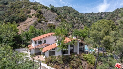 Building Photo - 13033 Sky Valley Rd
