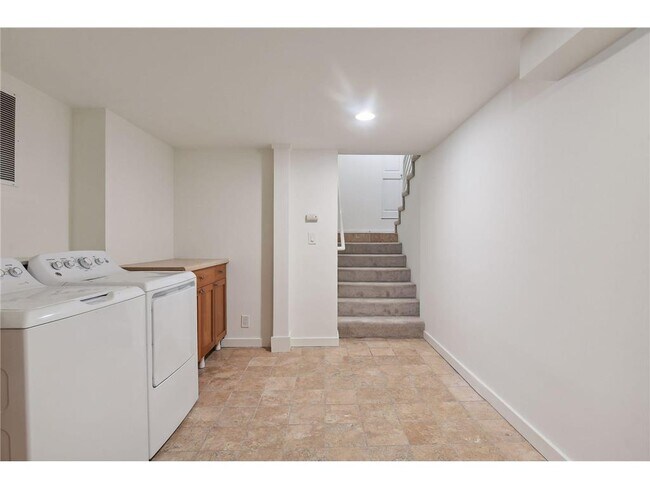 Building Photo - 301 Turnpike Rd