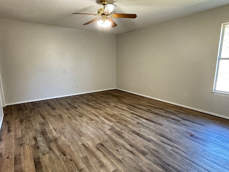 Building Photo - 3166 Singletree Ave