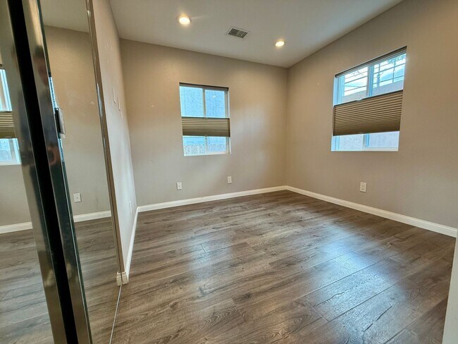 Building Photo - Cottage Home in Normal Heights! Conveniently offers A/C, in Unit Washer/Dryer, Assigned Parking P...