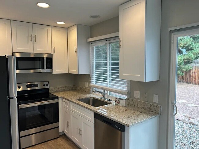 Building Photo - 7745 Lindsey Dr