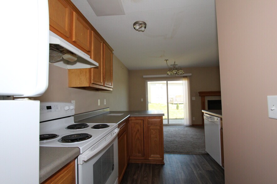 Kitchen - 915 Jackalope Ct