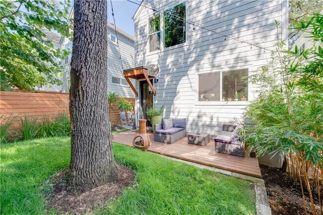 Building Photo - 3207 Aldwyche Dr