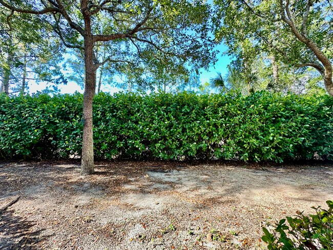 Building Photo - 1335 Mariposa Cir