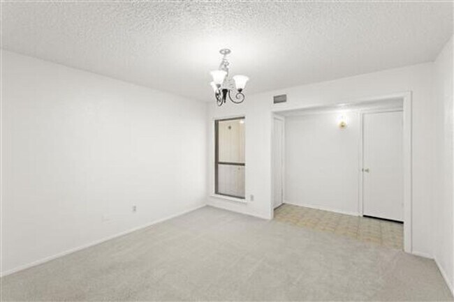Building Photo - 2205 Foxcroft Ln
