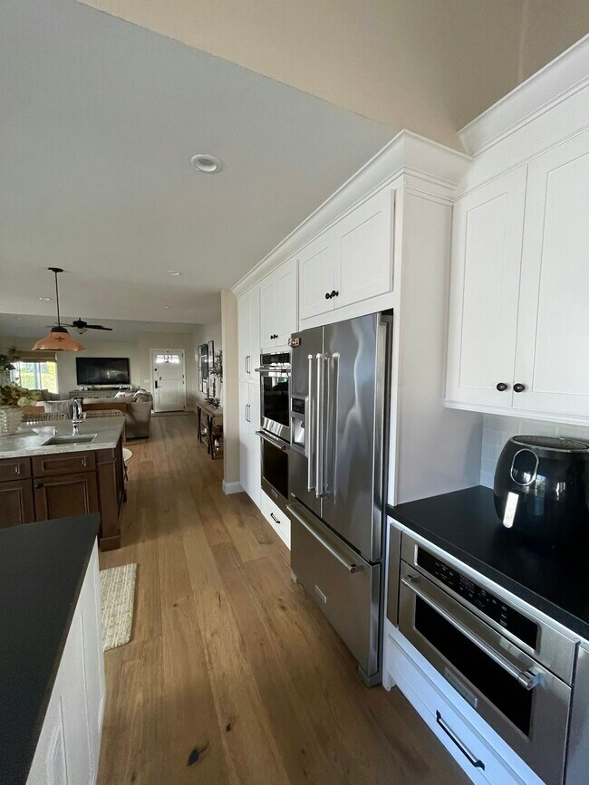 Building Photo - 48 Red Rock