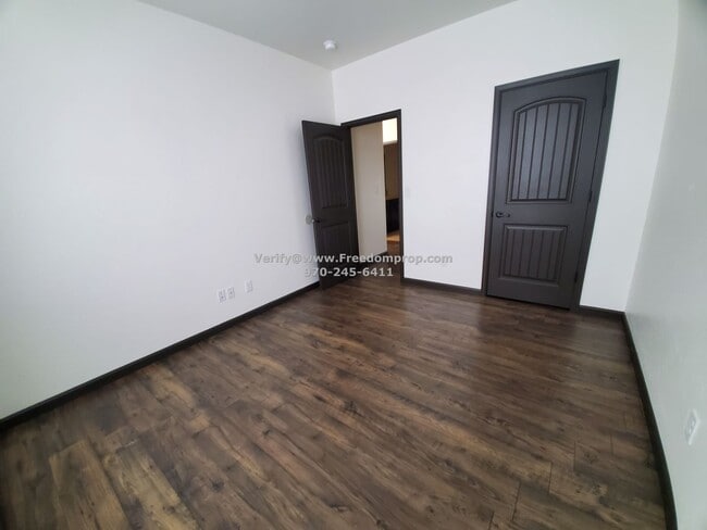 Building Photo - Just Like New – Move-In Ready Home in Gran...