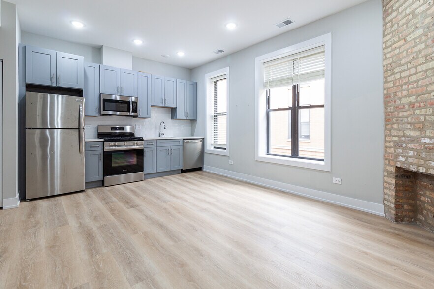 Building Photo - 441 W Belden Ave