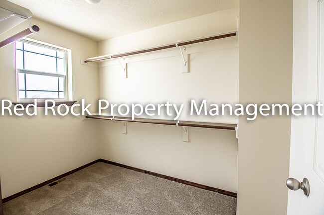 Building Photo - 7527 N Carrington Ln