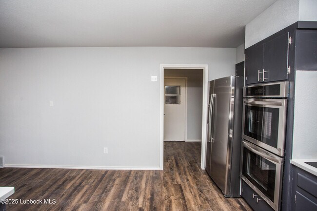 Building Photo - 6803 Avenue W
