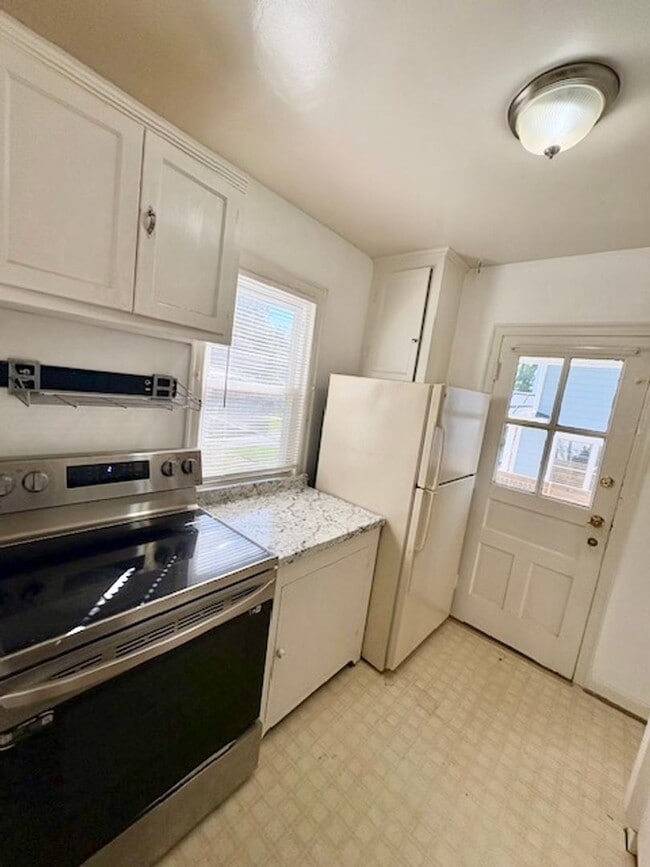 Building Photo - 4541 Fairfield Dr