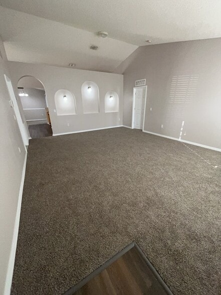 Building Photo - 841 Sun Ridge Village Dr