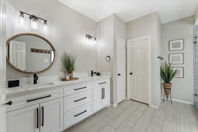 Building Photo - 4318 Raintree Ct