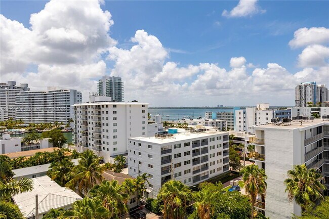 Building Photo - 1621 Bay Rd