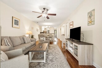 Building Photo - 390 Pinehurst Ln