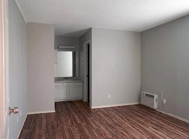 Building Photo - 26 Wildwood Cir