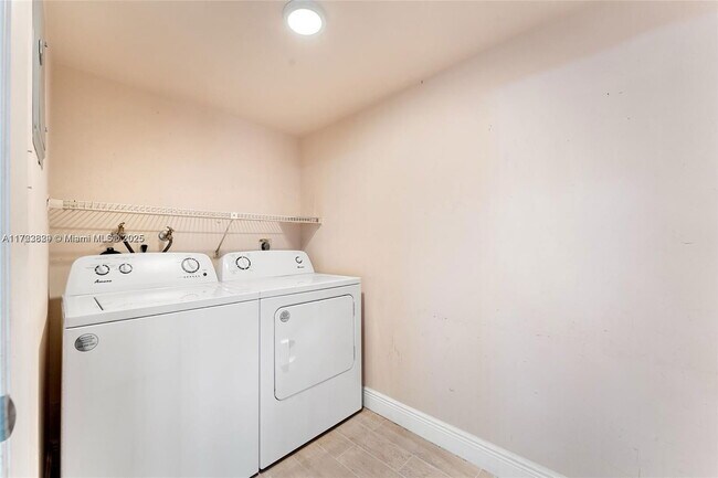 Building Photo - 8045 SW 21st Ct