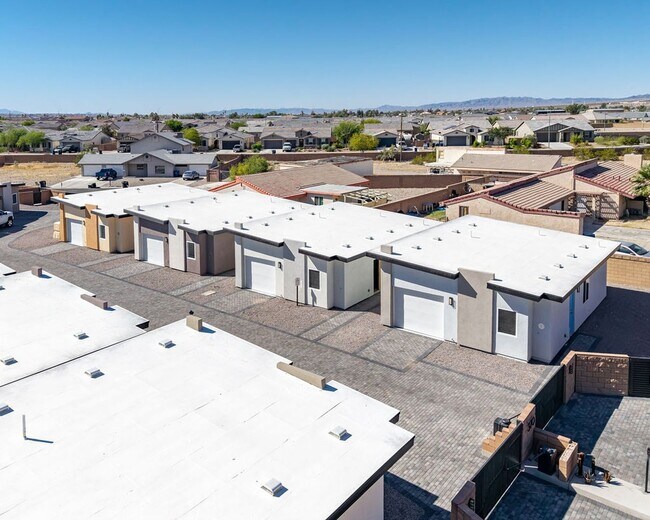 Building Photo - 370 Riverfront Dr