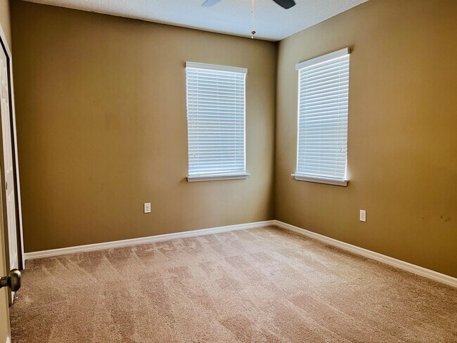 Building Photo - 537 Red Rose Ln