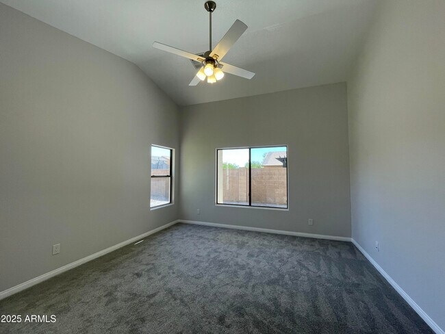 Building Photo - 841 E Lovegrass Dr