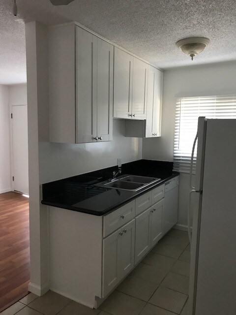 Building Photo - 940 S Venice Blvd