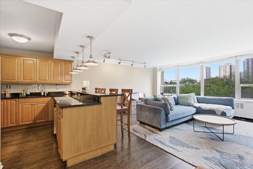 Building Photo - 1360 N Sandburg Terrace