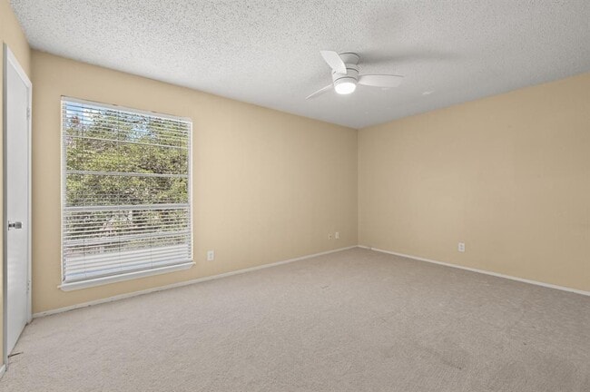 Building Photo - 807 Castle Ridge Rd