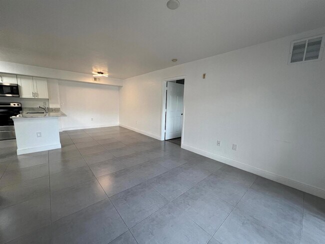 Building Photo - 191 SW Palm Dr