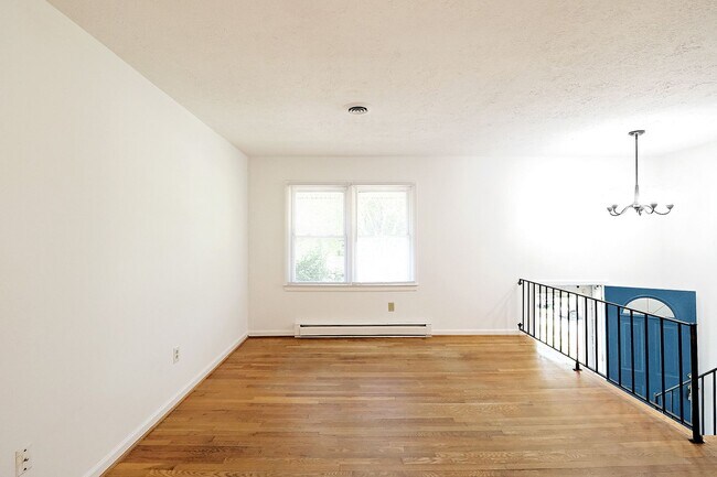 Building Photo - Move-in Ready, Pet-Friendly Northern Albemarle County Home